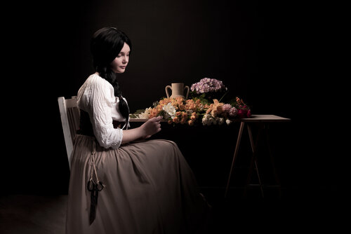 Girl cutting flowers, a tribute di Sabrina Giliberti Stea, Fotografia in vendita su Singulart