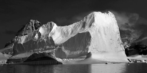Pain de sucre. (Péninsule Antarctique) 2024 von Jean-Pierre ROUSSOULIERES, Fotografie kaufen auf Singulart