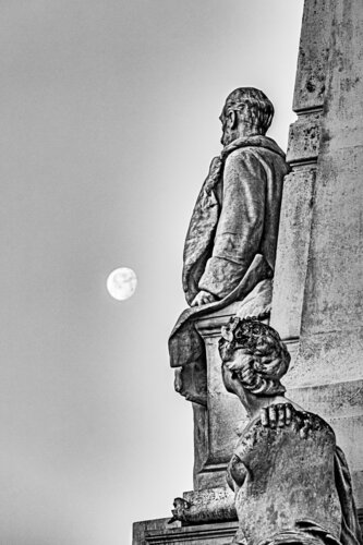 Un rendez-vous avec la lune par Stéphane ROUILLARD, Photographie en vente sur Singulart
