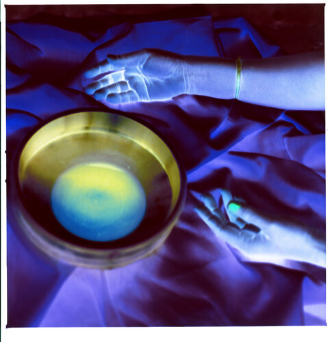 Les Mains Négatives 2024 von Anne Garde, Fotografie kaufen auf Singulart
