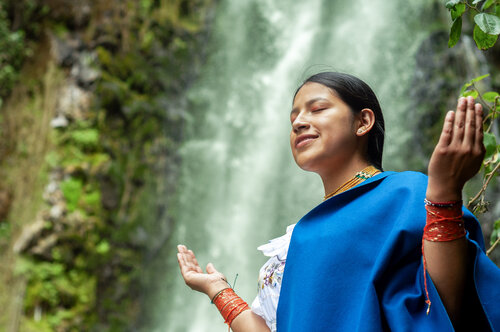 Manillas de Luz sobre el Agua Silenciosa von Raul Martin, Fotografie kaufen auf Singulart