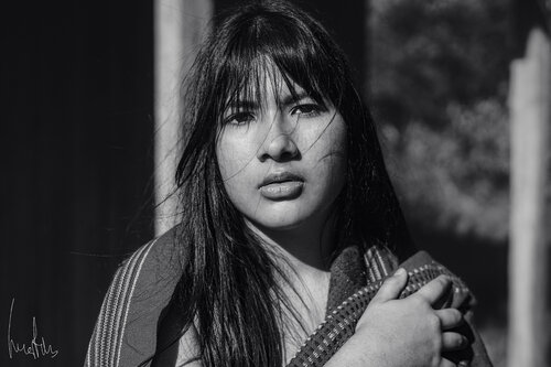 Secretos inconfesables en comunidades indígenas di Raul Martin, Fotografia in vendita su Singulart