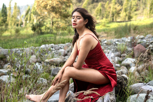 La promesa del rojo sobre el gris van Raul Martin, Fotografie te koop op Singulart