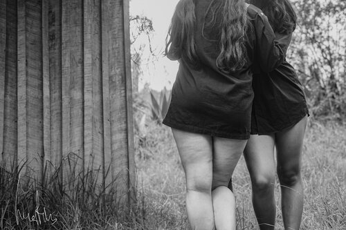 Anatomía de un abrazo a la textura del olvido van Raul Martin, Fotografie te koop op Singulart