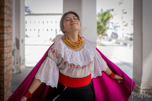 Fotografía Fine Art: Retrato conceptual de mujer andina van Raul Martin, Fotografie te koop op Singulart
