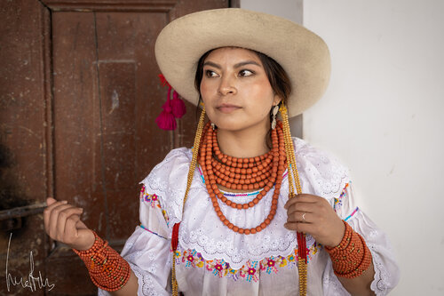 Retrato conceptual: La fuerza de la raíz en el siglo XXI di Raul Martin, Fotografia in vendita su Singulart