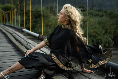 Retrato Artístico - La Guardiana del Puente di Raul Martin, Fotografia in vendita su Singulart