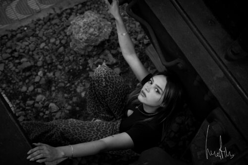 Fotografía fine art sobre rebeldía femenina van Raul Martin, Fotografie te koop op Singulart
