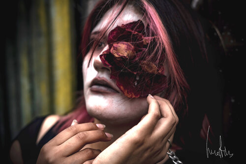 Mirada vulnerable hacia el pasado by Raul Martin, Photography for Sale on Singulart