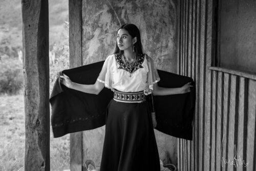 ¡¡Pieza exclusiva!! - Retrato artístico en blanco y negro de raíces y simbolismo de Raul Martin, Fotografía a la venta en Singulart