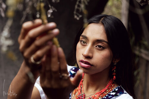 ¡¡Pieza exclusiva!! - Retrato Fine Art en color sobre misticismo y espiritualidad ancestral von Raul Martin, Fotografie kaufen auf Singulart