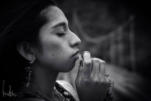 ¡¡Pieza exclusiva!! - Fotografía artística de mujer latinoamericana en introspección by Raul Martin, Photography for Sale on Singulart