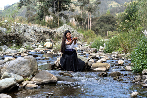 ¡¡Pieza exclusiva!! - Escena ceremonial femenina en un río de montaña by Raul Martin, Photography for Sale on Singulart