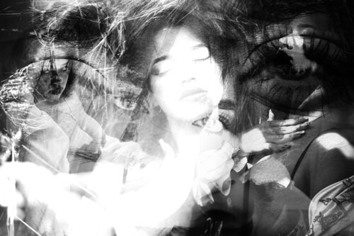 La memoria fragmentada en el espejo del tiempo de Raul Martin, Fotografía a la venta en Singulart