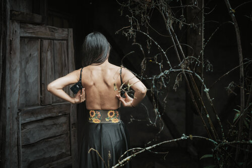 Pieza única!! - La mujer humilde en su espacio de libertad by Raul Martin, Photography for Sale on Singulart