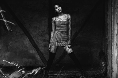 Reina de los escombros van Raul Martin, Fotografie te koop op Singulart
