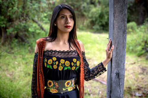 Secretos enterrados bajo el madero seco par Raul Martin, Photographie en vente sur Singulart