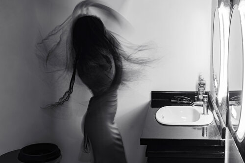 El enigma de la mujer que se desdoblaba sola by Raul Martin, Photography for Sale on Singulart