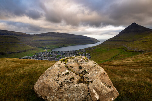Faroe Islands Mountain and Sky de David Campling, Fotografía a la venta en Singulart