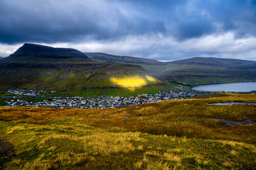Faroe islands Mountain and Sea de David Campling, Fotografía a la venta en Singulart