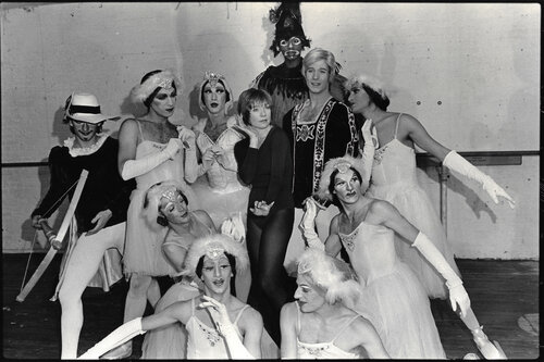 Shirley Maclaine with the Trocks von Diana Mara Henry, Fotografie kaufen auf Singulart