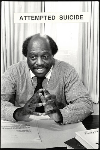 Attempted Suicide-The Libel Project de Diana Mara Henry, Fotografía a la venta en Singulart