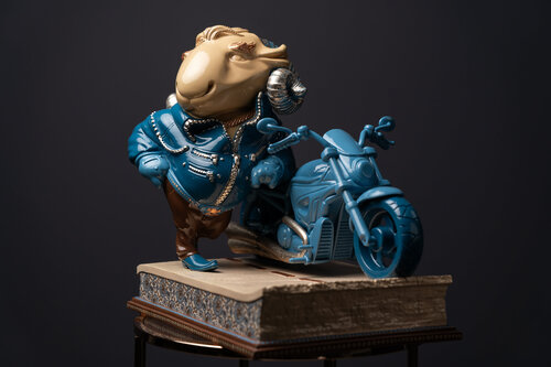 Aries  Blue Masquerade Collection de Valeria Anton, Escultura a la venta en Singulart