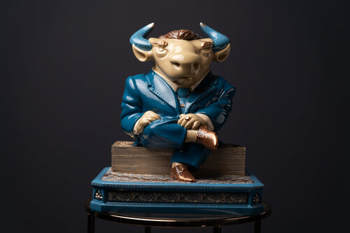 Taurus  Blue Masquerade  Collection von Valeria Anton, Skulptur kaufen auf Singulart