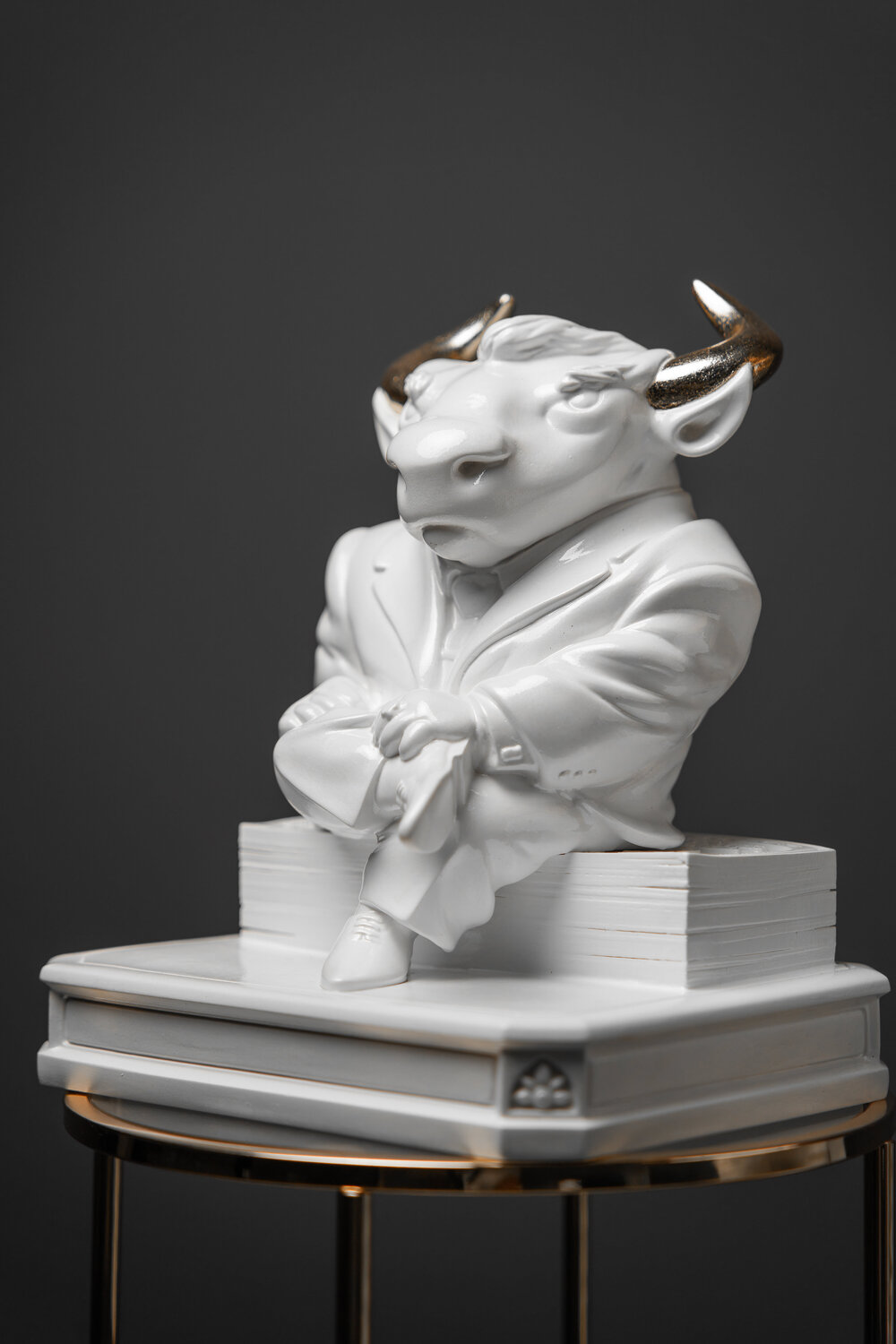 The Important Taurus Zodiac Sign White&Gold Collection Valeria Anton Skulptur zu verkaufen