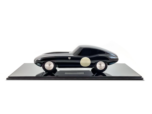 "61 Fixed Head Coupe" (Inspiration Jaguar Type E) - Livrée British Racing Green von Atelier Circourt, Skulptur kaufen auf Singulart