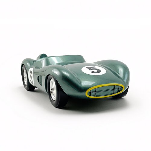 "59 RacingOne" (inspiration Aston Martin DBR1) - Livrée Racing Green & Yellow von Atelier Circourt, Skulptur kaufen auf Singulart