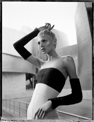 Yfke Bilbao #2 by Christopher Micaud, 사진 for Sale on Singulart