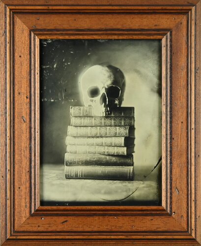 Bücherschädel von Christian Bärnthaler, Fotografie kaufen auf Singulart