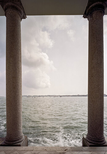 The sea at the doorstep von Fulvio Marcello Orsenigo, Fotografie kaufen auf Singulart