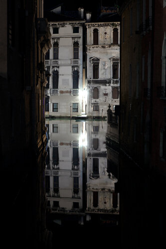 Venise Verticale #10 van Fulvio Marcello Orsenigo, Fotografie te koop op Singulart