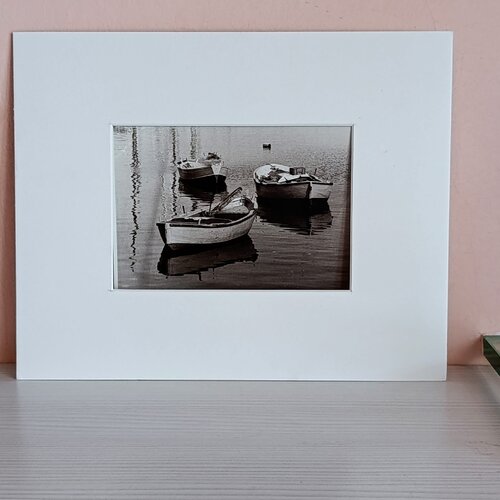 "Pescatori. 1989" stampa in passpartout acid free sepia toned de Giulio Limongelli, Fotografía a la venta en Singulart