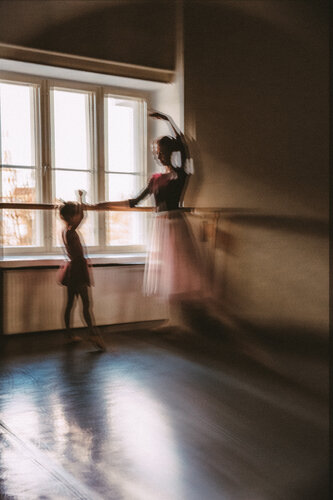 Art Through Touch - Into the Light von Tatjana-Aleksandra Aljautdinova, Fotografie kaufen auf Singulart