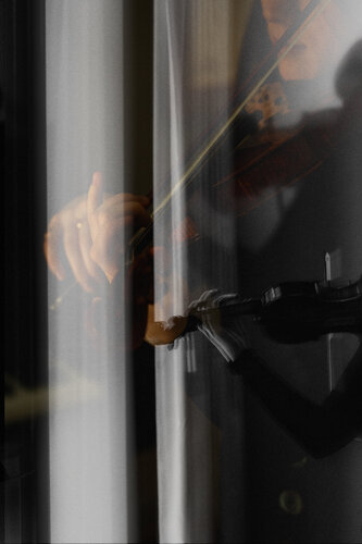 Art Through Touch - Listening Through Touch de Tatjana-Aleksandra Aljautdinova, Fotografía a la venta en Singulart