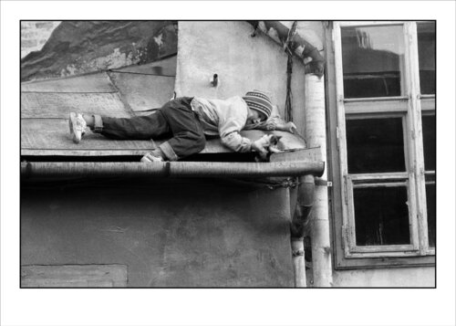 Sibiu, Hermannstadt, Siebenbürgen, " der Lebensretter " 1993, Rumänien de Harald Hauswald, Fotografía a la venta en Singulart