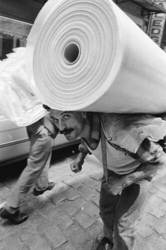 " Der Blick " by Harald Hauswald, Photography for Sale on Singulart