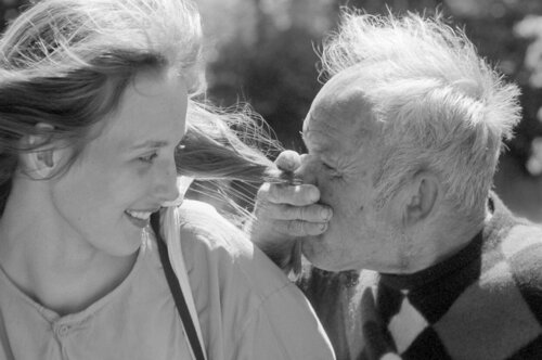 Anfassen und Riechen by Harald Hauswald, Photography for Sale on Singulart