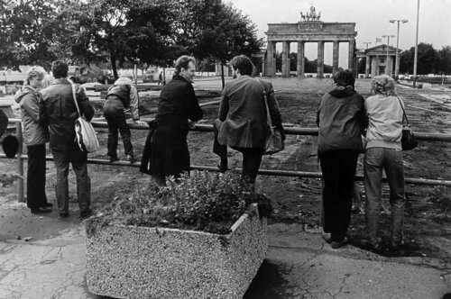 Blick in eine andere Welt de Harald Hauswald, Fotografía a la venta en Singulart