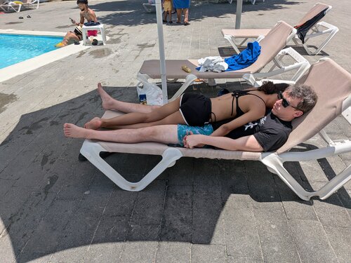 Am Pool, Whala!bocachica par Harald Hauswald, Photographie en vente sur Singulart