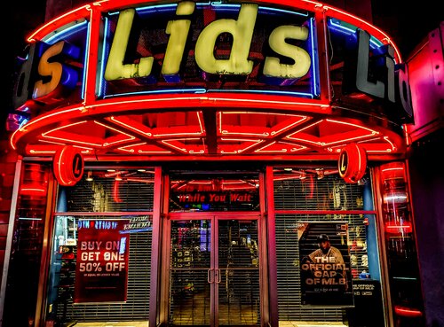 Neon Lights in Manhattan par Thomas Dellert, Édition en vente sur Singulart