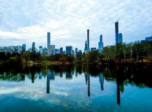 Manhattan sky and water line par Thomas Dellert, Édition en vente sur Singulart