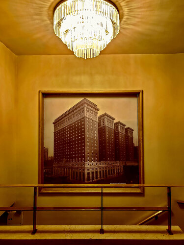 Manhattan building Pride par Thomas Dellert, Édition en vente sur Singulart
