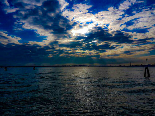 Venice Blue Sky and Blue sea von Thomas Dellert, Fotografie kaufen auf Singulart