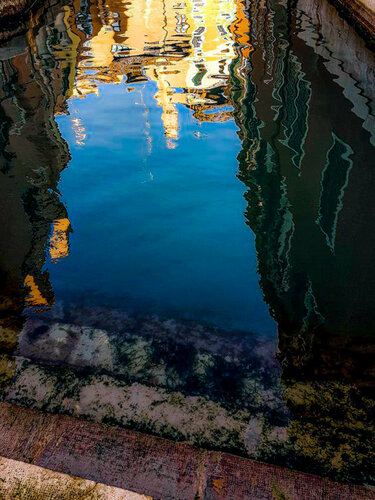Venetian water  reflection von Thomas Dellert, Fotografie kaufen auf Singulart