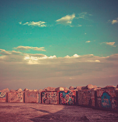 Stone barrier on Lido Beach von Thomas Dellert, Fotografie kaufen auf Singulart