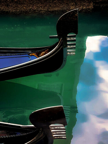 Venetian  profiles par Thomas Dellert, Photographie en vente sur Singulart